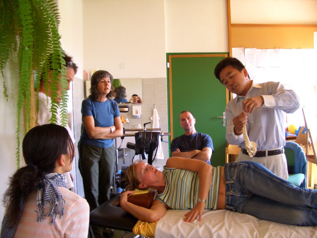 スイス医療従事者への研修風景