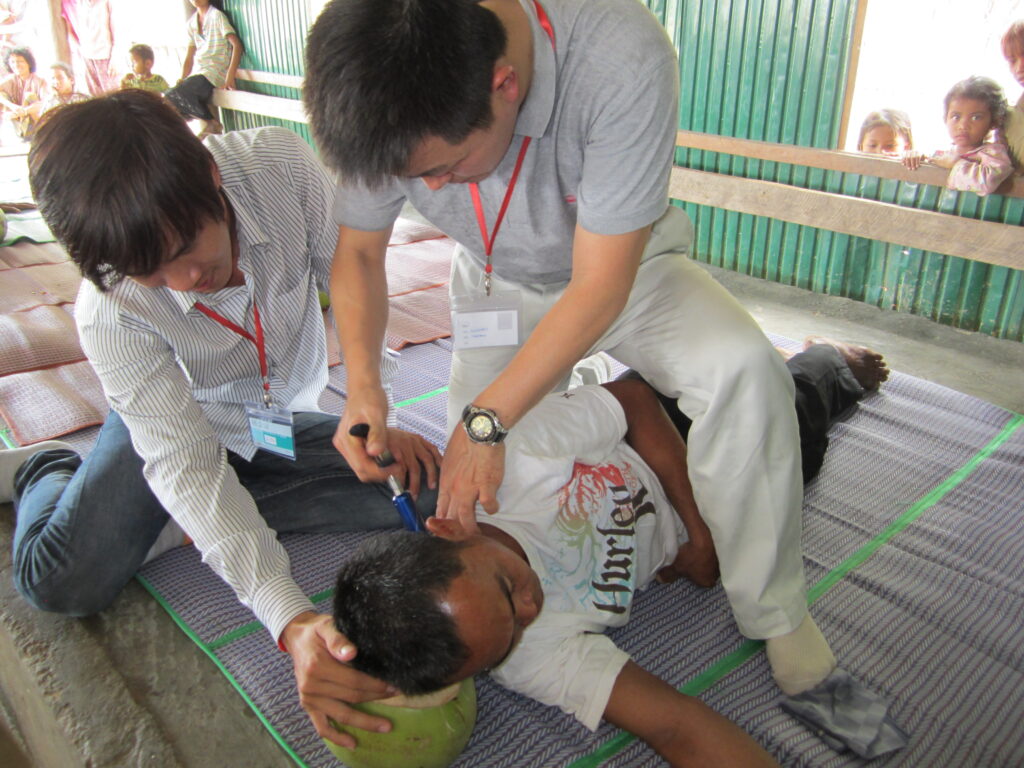 カンボジアでの施術風景